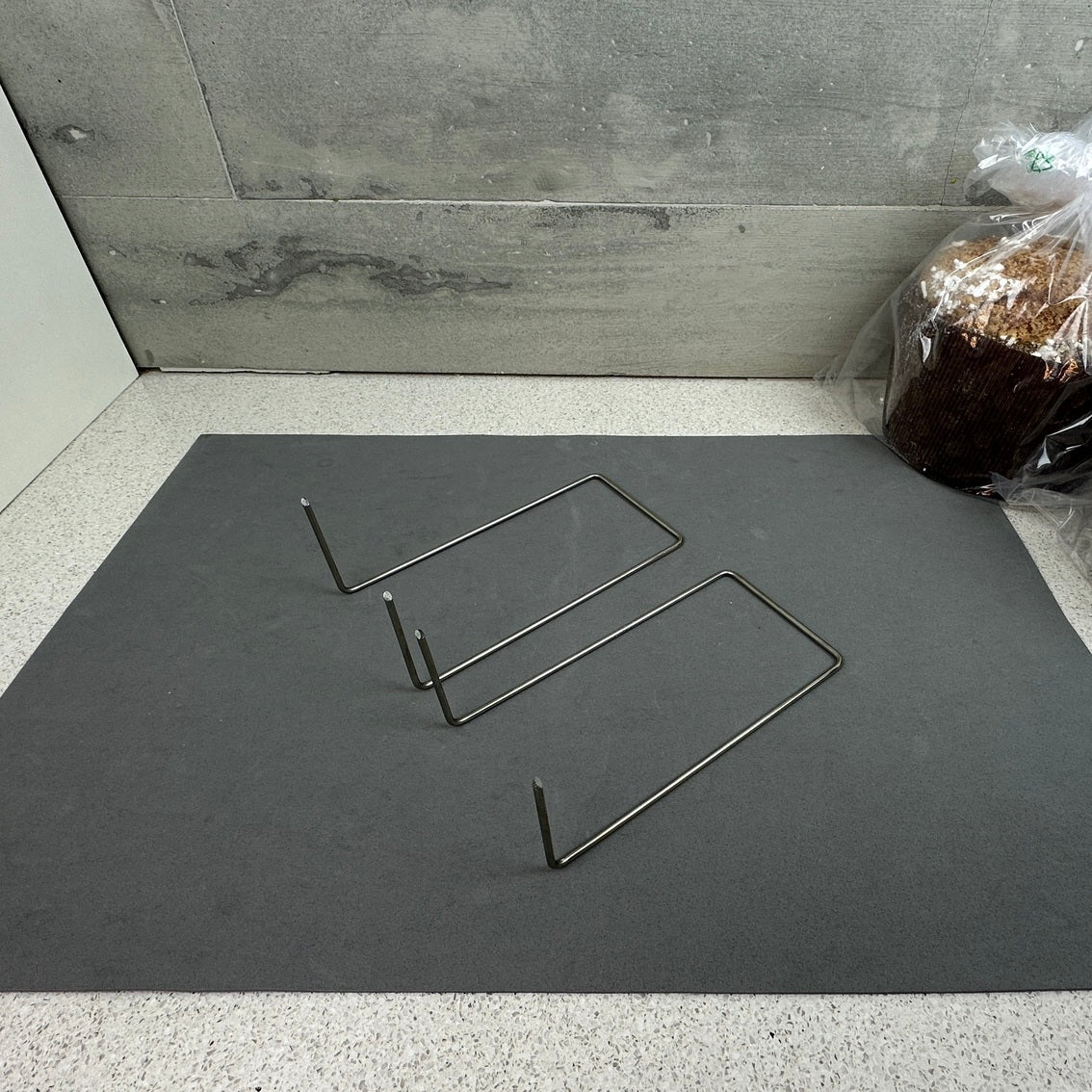 Panettone tilting pins