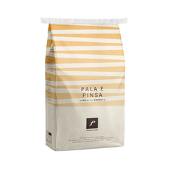 Flour bag of 'Pala E Pinsa' from Molino Pasini branding on a white background