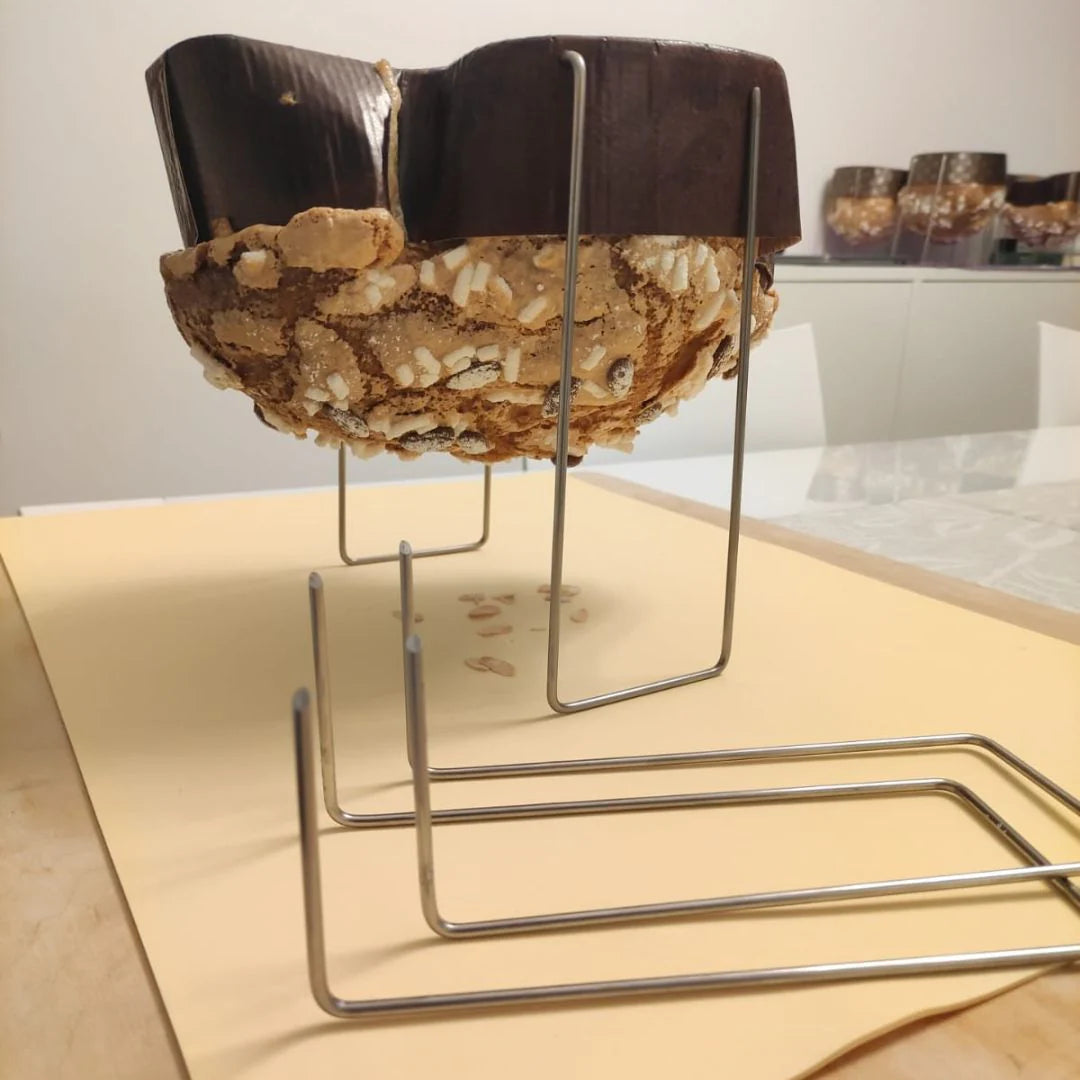 Panettone tilting pins